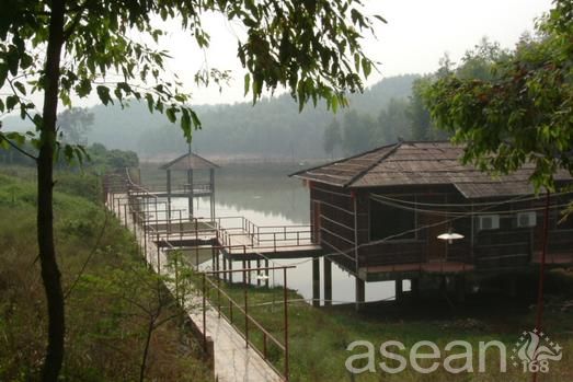 翠河湾休闲渡假山庄