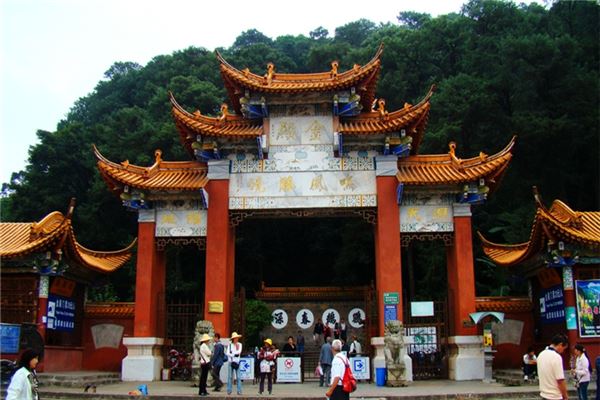 鸣凤山金殿风景区