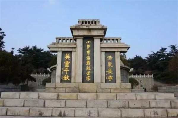 抗日山烈士陵园