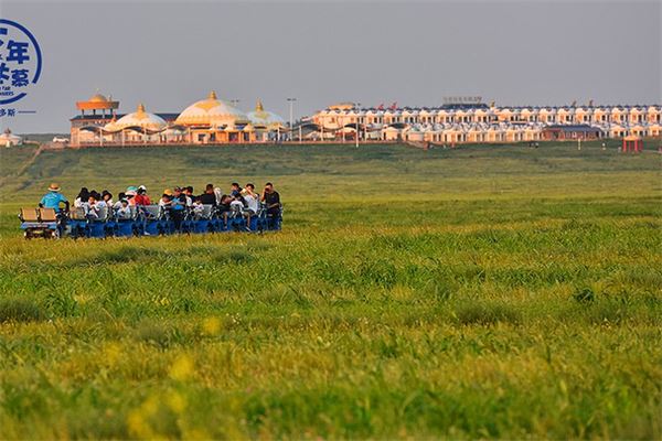 鄂尔多斯草原旅游区