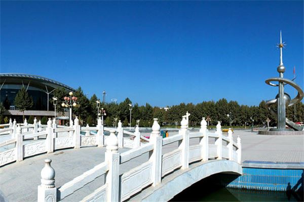 泽普县人民广场