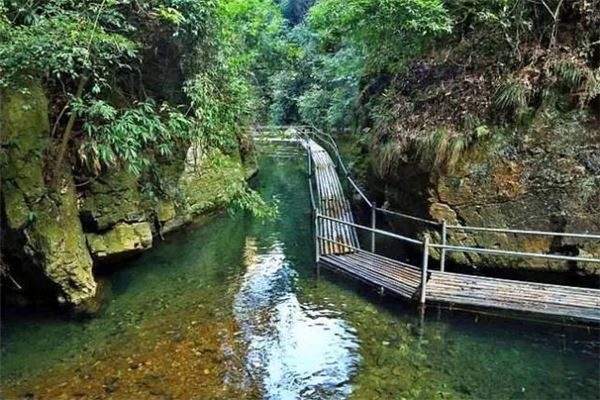 关山峡谷游览区